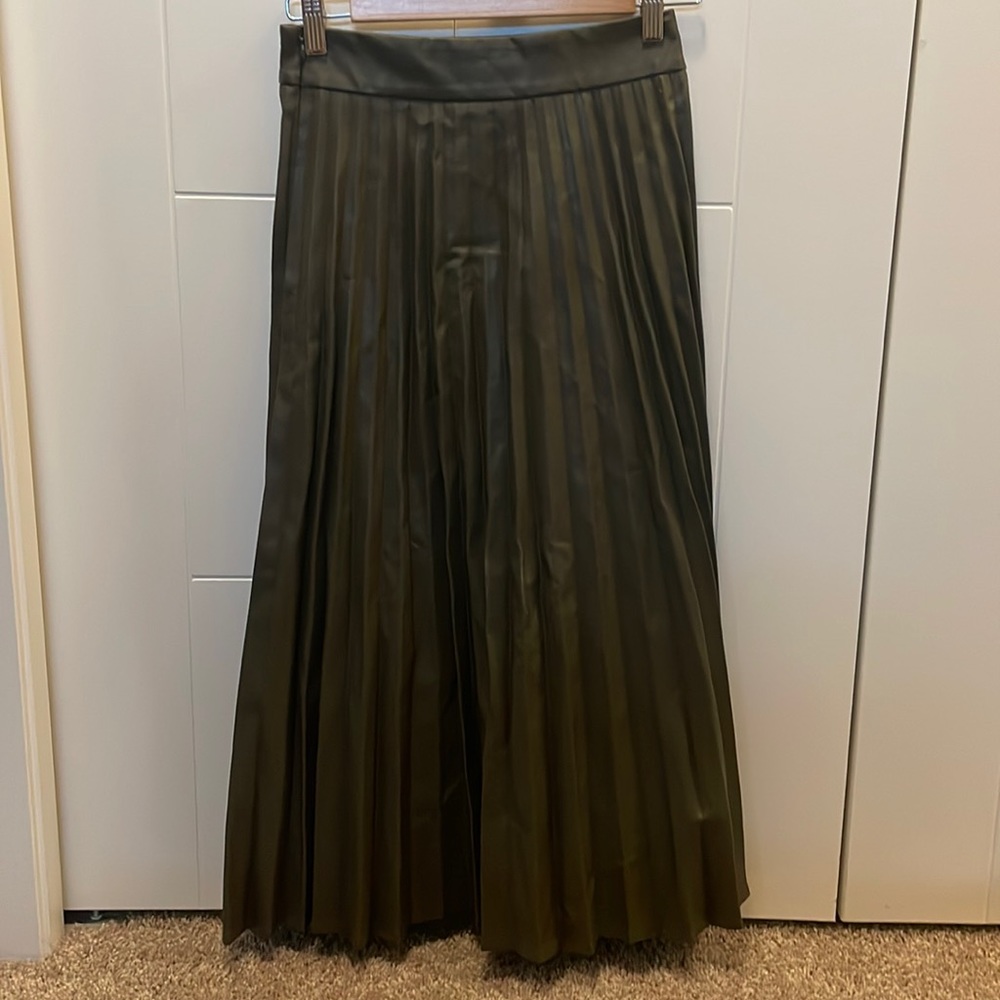 Brand new faux leather skirt in olive
